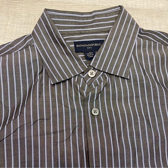 Stripped Banana Republic button down shirt - Size M. - Picture 2 of 3